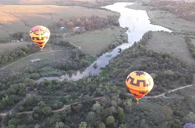 Hot_Air_Ballooning_-_Cradle_of_Humankind_Near_Johannesburg